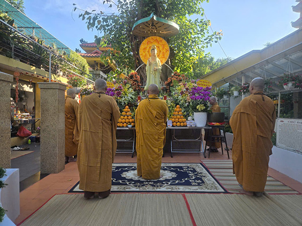 LỄ VÍA QUAN THẾ ÂM XUẤT GIA NĂM BÍNH NGỌ